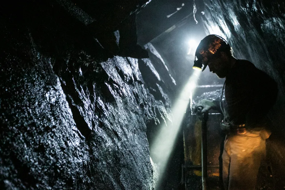 Два шахтёра пострадали из-за вспышки метана на руднике в Соликамске