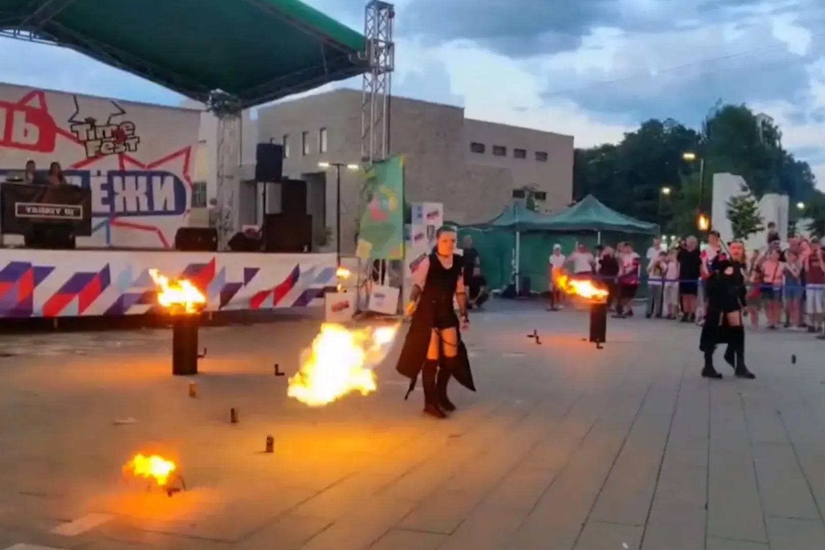 Артистка чуть не сгорела заживо во время фаер-шоу в Люберцах