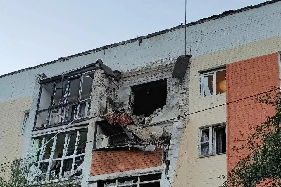 ВСУ атаковали дронами многоквартирный дом в белгородском Грайвороне
