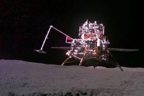 Китайский зонд Чанъэ-6 покинул обратную сторону Луны с образцами грунта