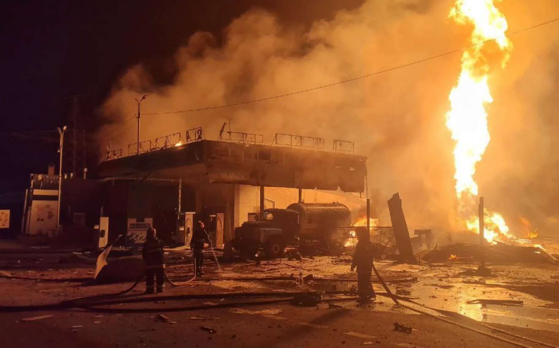 Сильнейший взрыв прогремел на заправке в пригороде армянского города Абовян