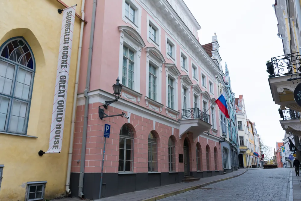 Посольство России в Таллине освободило квартиру, арендуемую более 30 лет