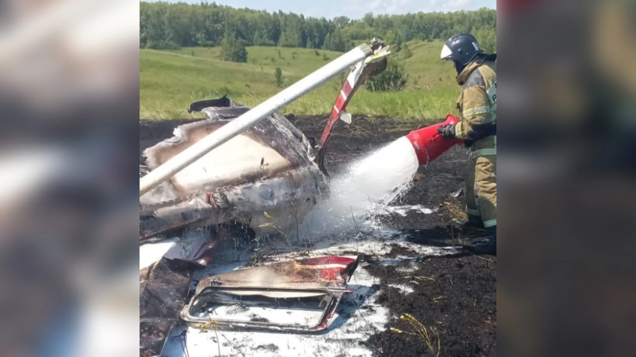 Life.ru публикует страшные фото с места крушения экскурсионного самолёта в Татарстане
