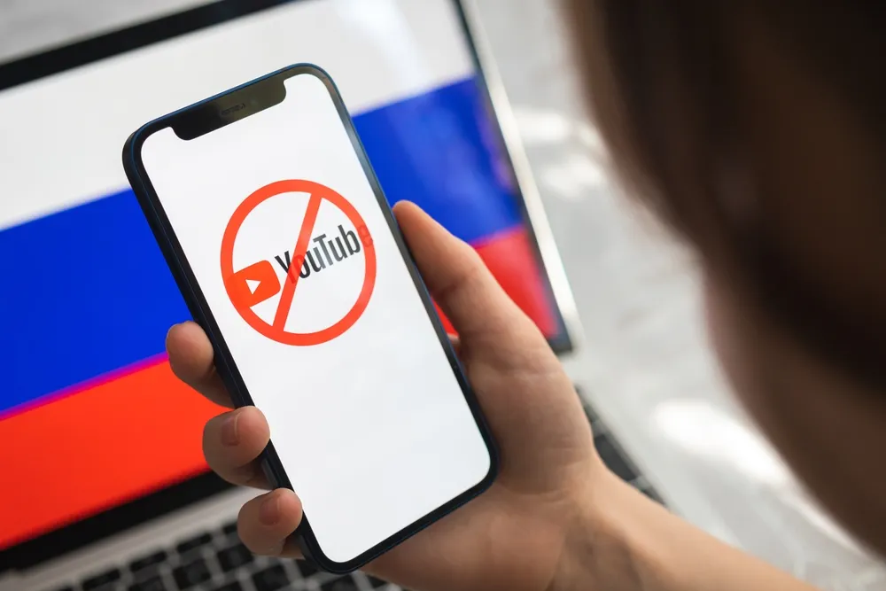 Роскомнадзор: YouTube заблокировал более 200 российских каналов с 2020 года