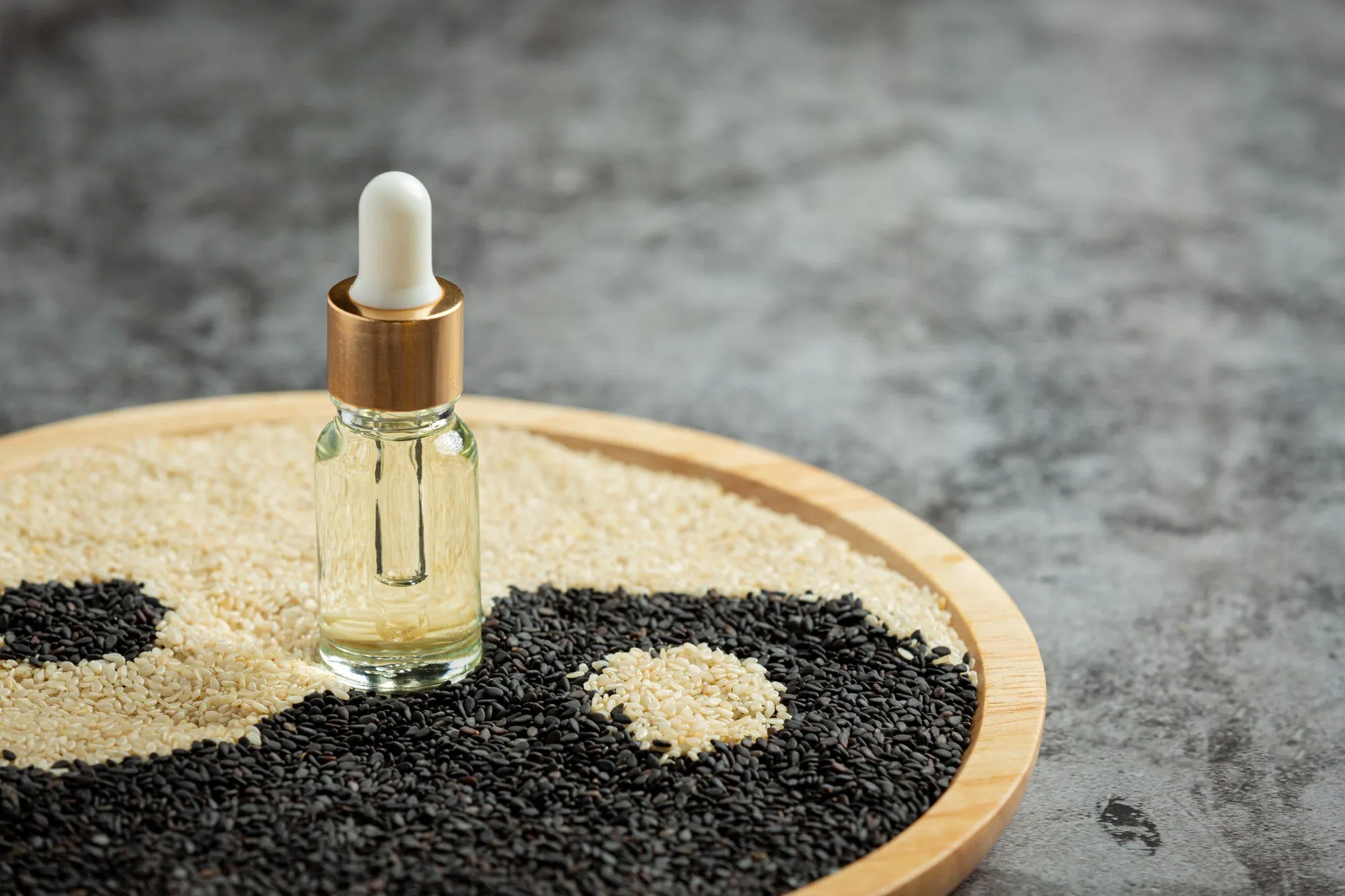 Дерматолог посоветовал принимать масло чёрного тмина для избавления от акне