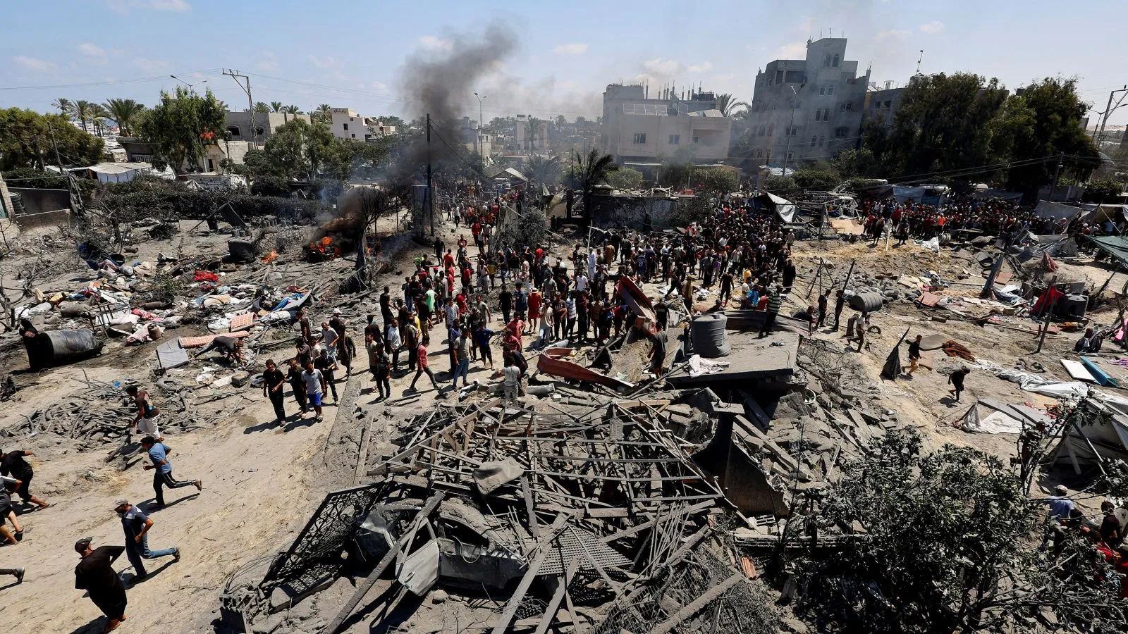 Число погибших при ударе Израиля на юге Газы выросло до 90, ранено до 300 человек

