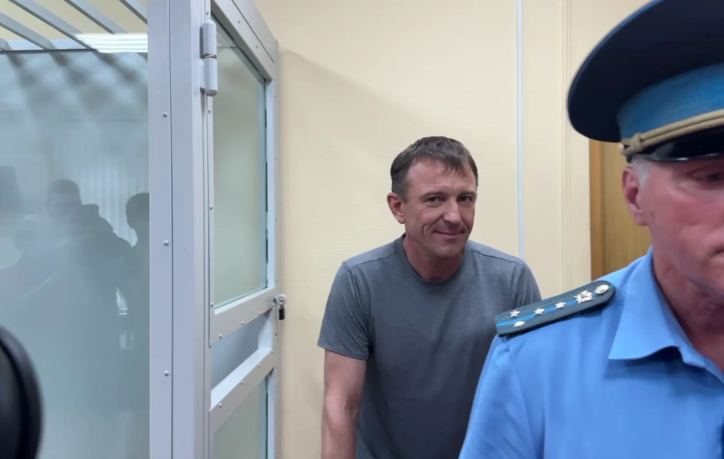 Счастливый генерал Спартак поделился с Life.ru эмоциями после выхода из клетки
