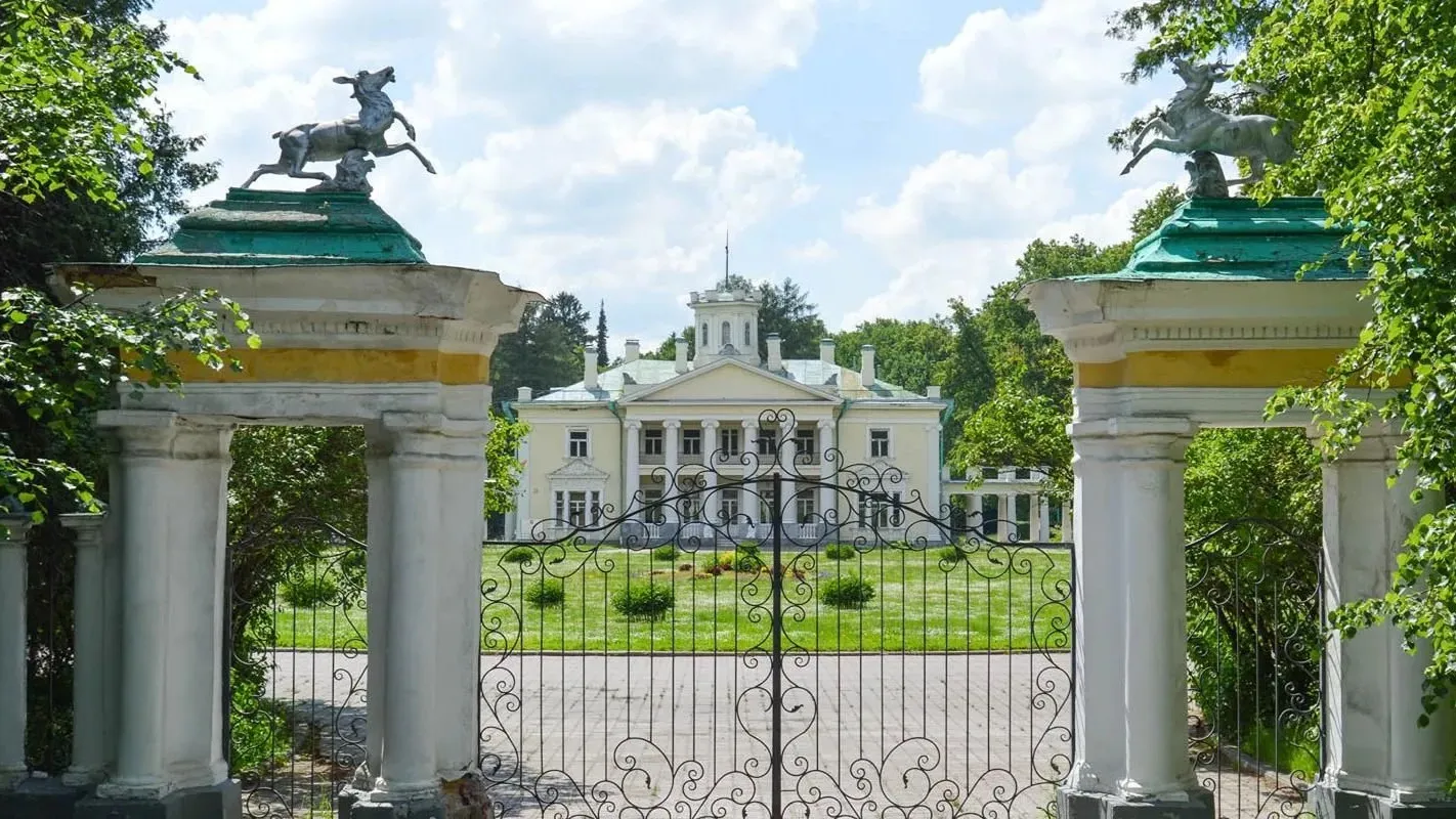 Псевдоготика и классицизм: в Москве отреставрируют усадьбу Валуево