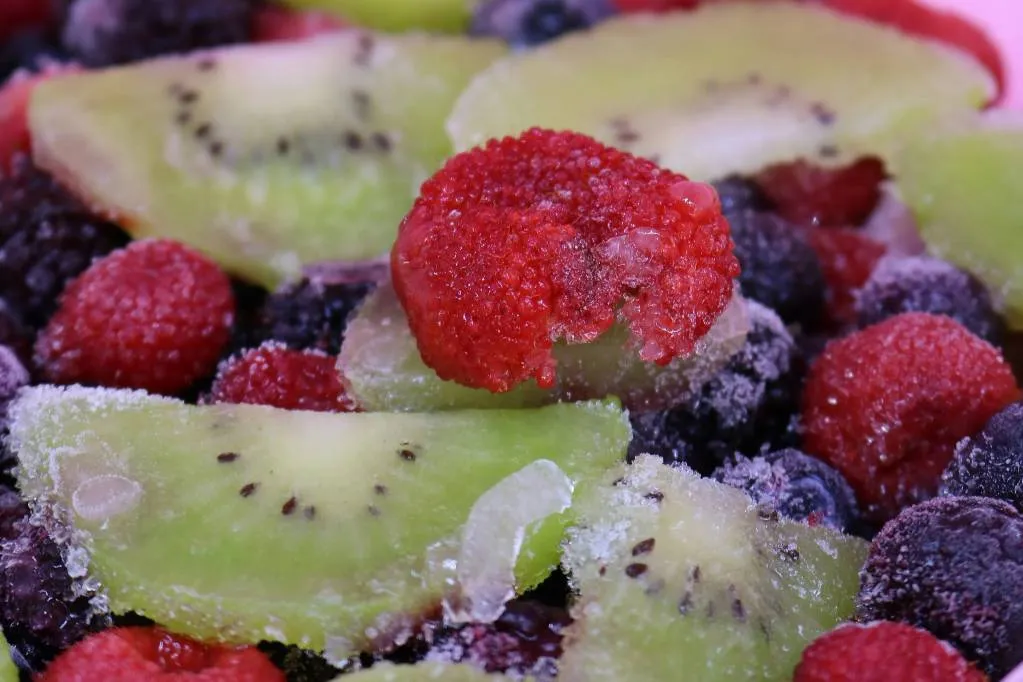 Раскрыт способ правильной заморозки овощей и ягод, а также срок их хранения