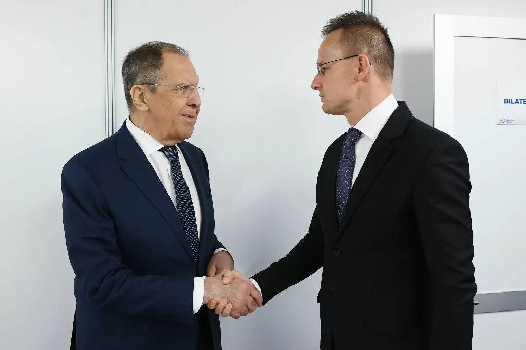Лавров и Сийярто обсудили важность выполнения договорённостей Путина и Орбана