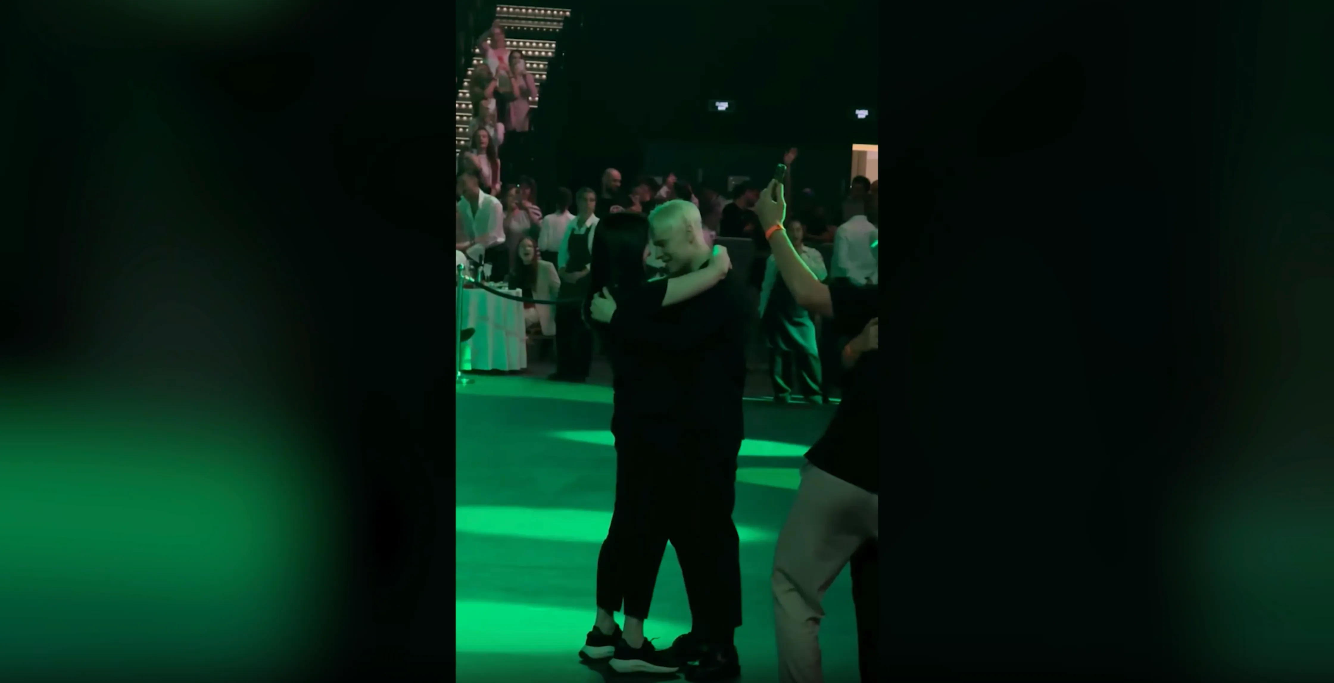 Нежные объятия и поцелуй: Shaman с супругой слились в чувственном танце под вечный хит Лепса