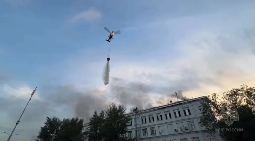 Сильный пожар в Центре цифровизации образования в Москве потушили