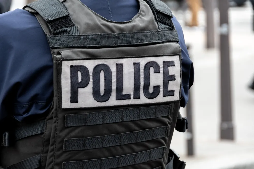 В метро Парижа спецназ ищет человека с поясом смертника