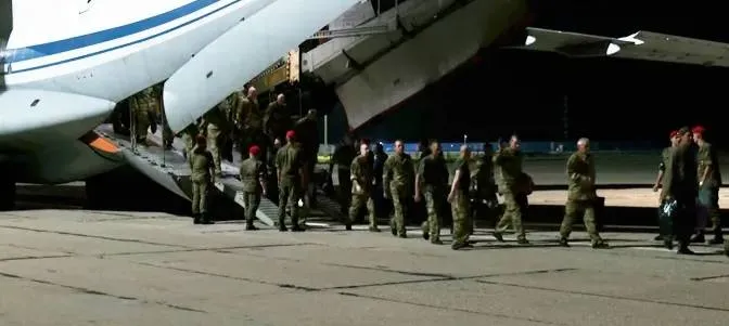 Борт с освобождёнными из плена российскими военными прибыл в Москву