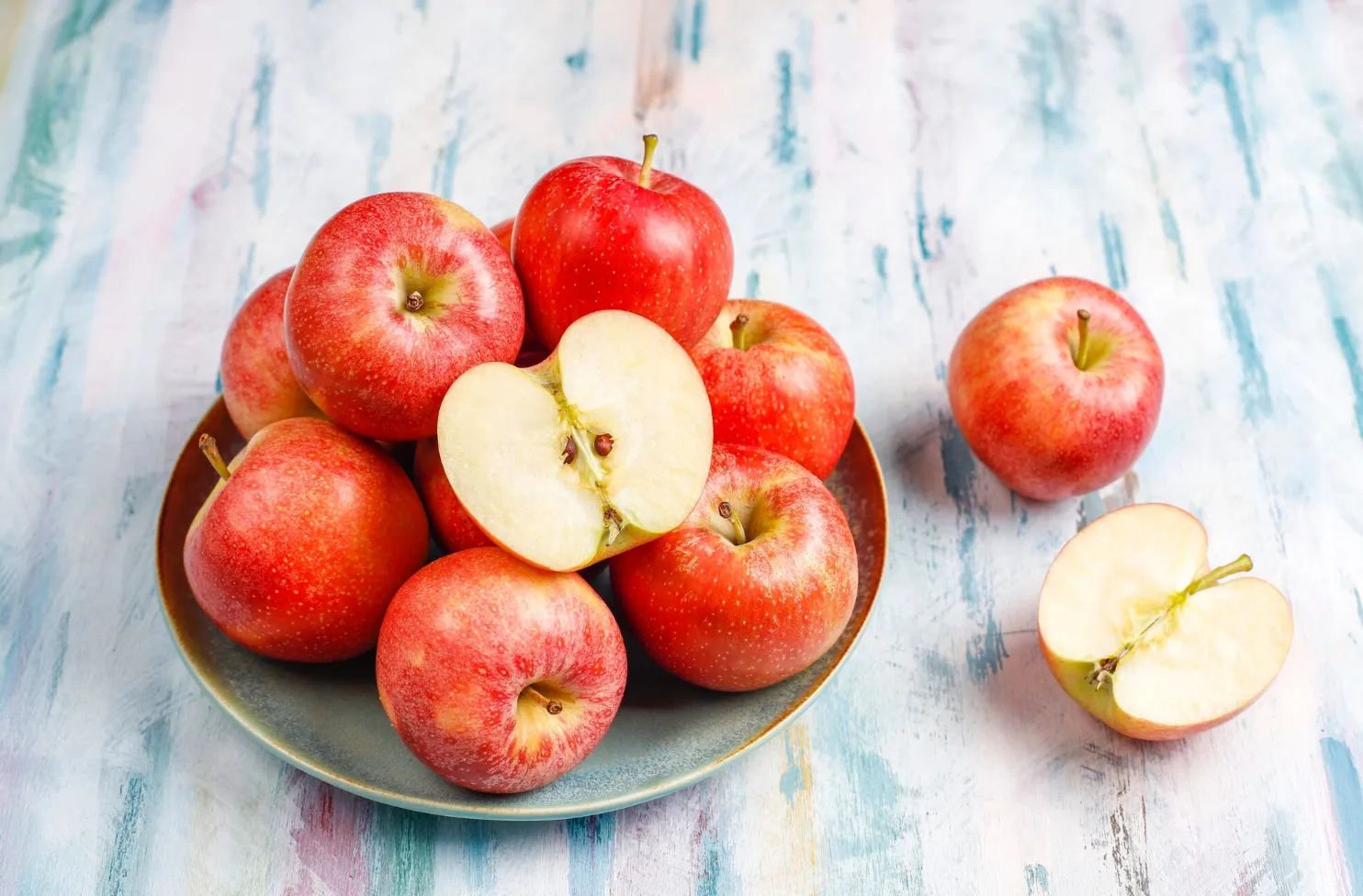 Диетолог объяснила, можно ли есть яблоки с потемневшей мякотью