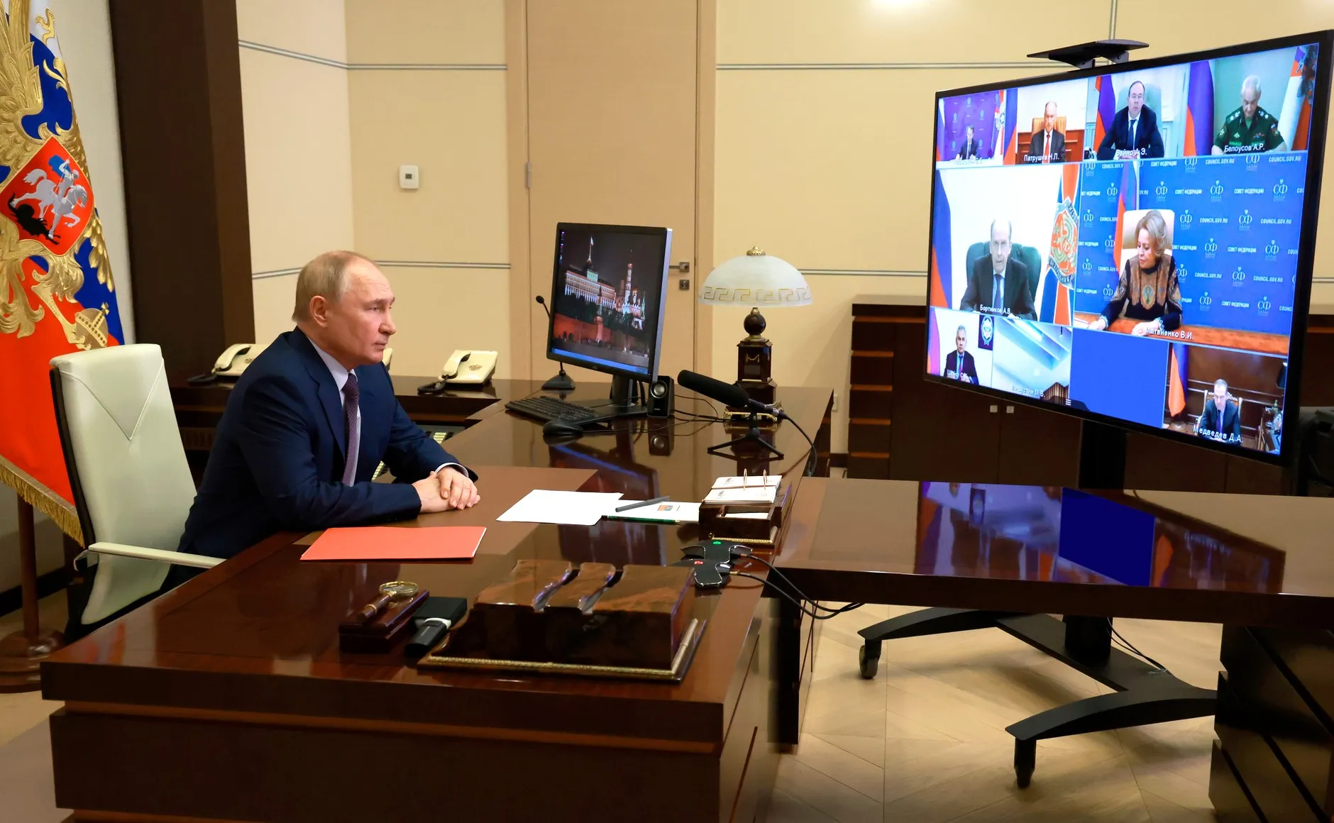 Путин обсудил с Совбезом обеспечение безопасности на общественных мероприятиях