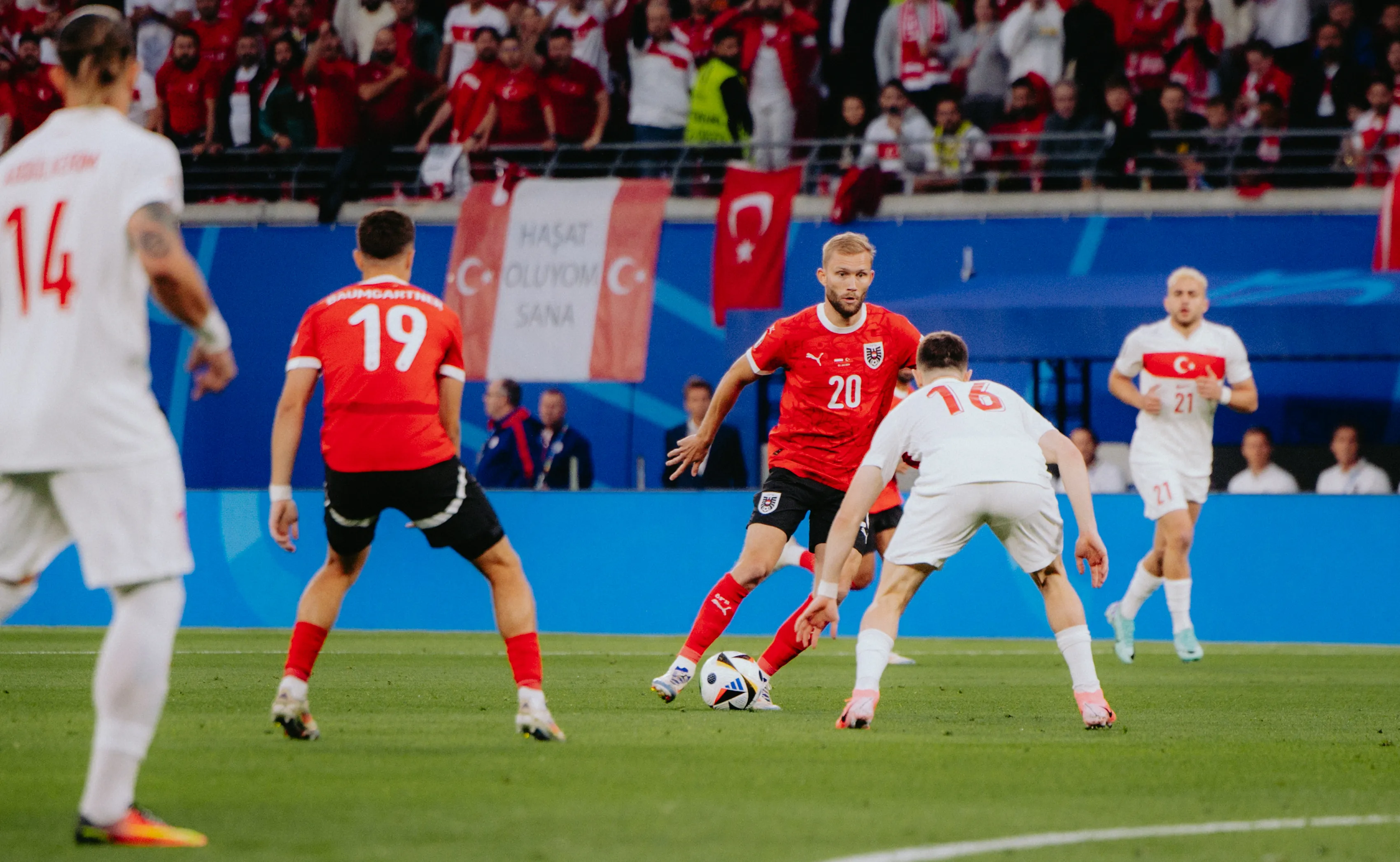 Турция вышла в четвертьфинал Евро после победы над Австрией