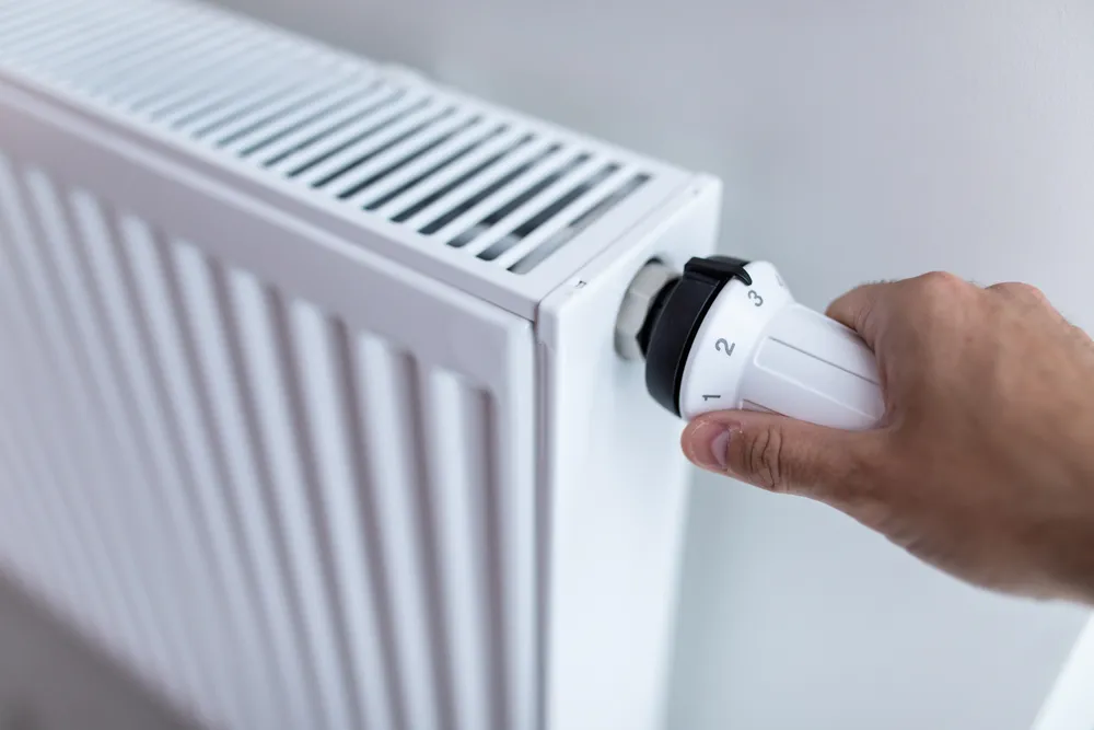 Месть коммунальщиков: Жителям российского города дали отопление в 35-градусную жару