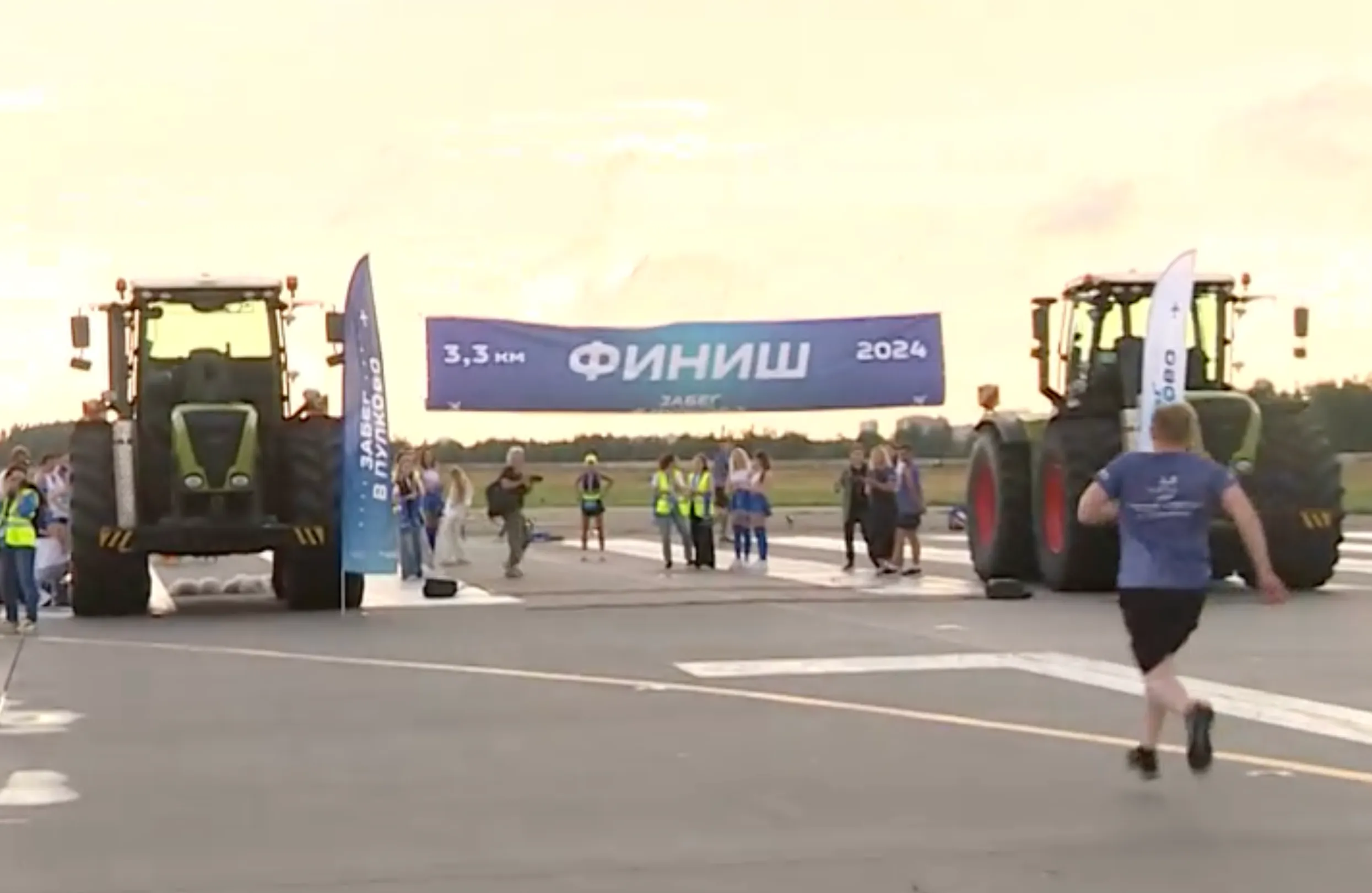 В петербургском аэропорту Пулково прошёл забег по взлётно-посадочной полосе
