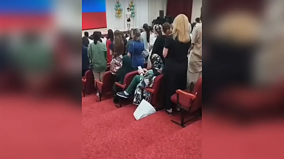 В КБР наказали влиятельных людей из скандального видео, сидя слушавших гимн России в школе