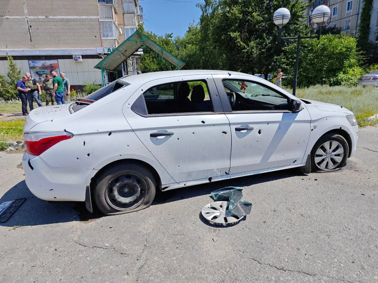 Двое водителей получили ранения при атаке дронов в Белгородской области