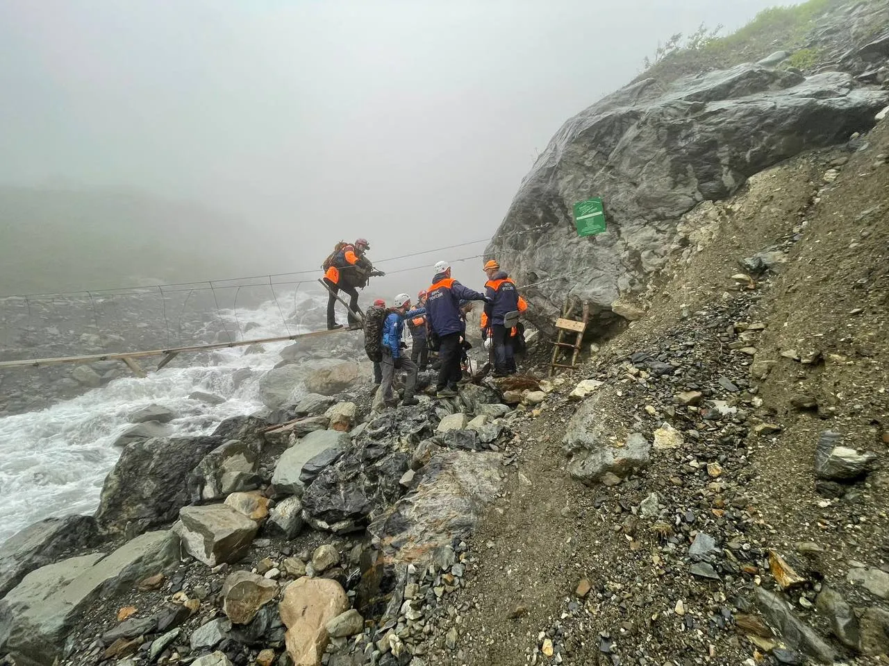 Заблудившиеся в горах Северной Осетии туристы продолжили маршрут
