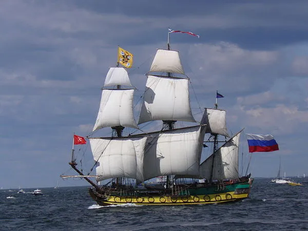 Испанцы помогли оставшимся без воды и еды морякам с российского фрегата 