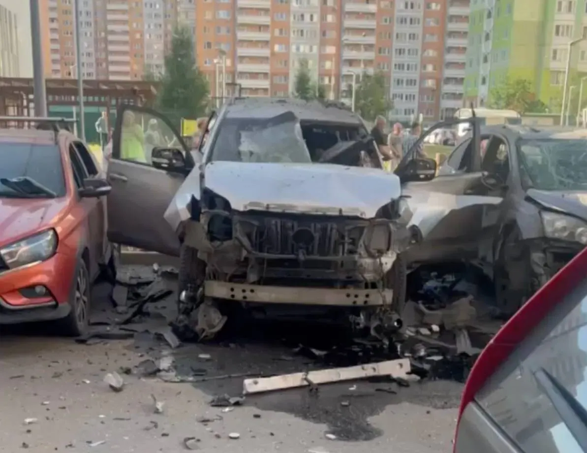 Life.ru узнал, куда заложили взрывчатку, подорвавшую внедорожник в Москве