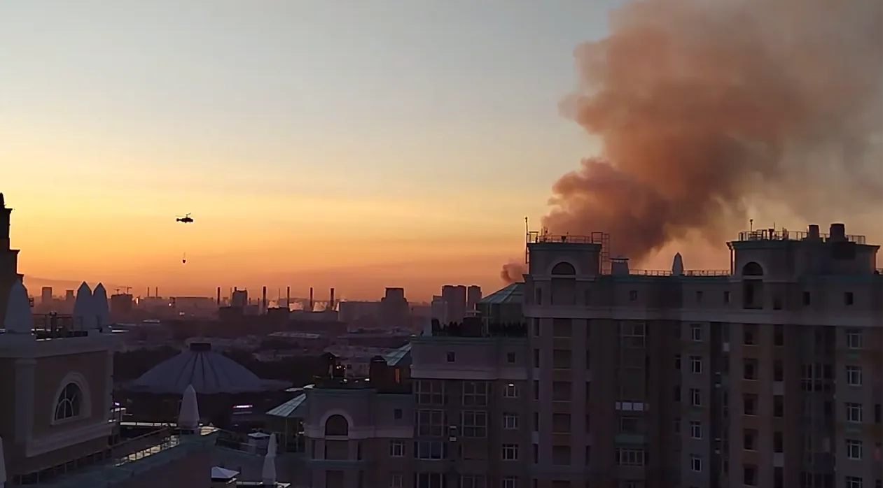 Авиацию привлекли для тушения крупного пожара на юго-западе Москвы