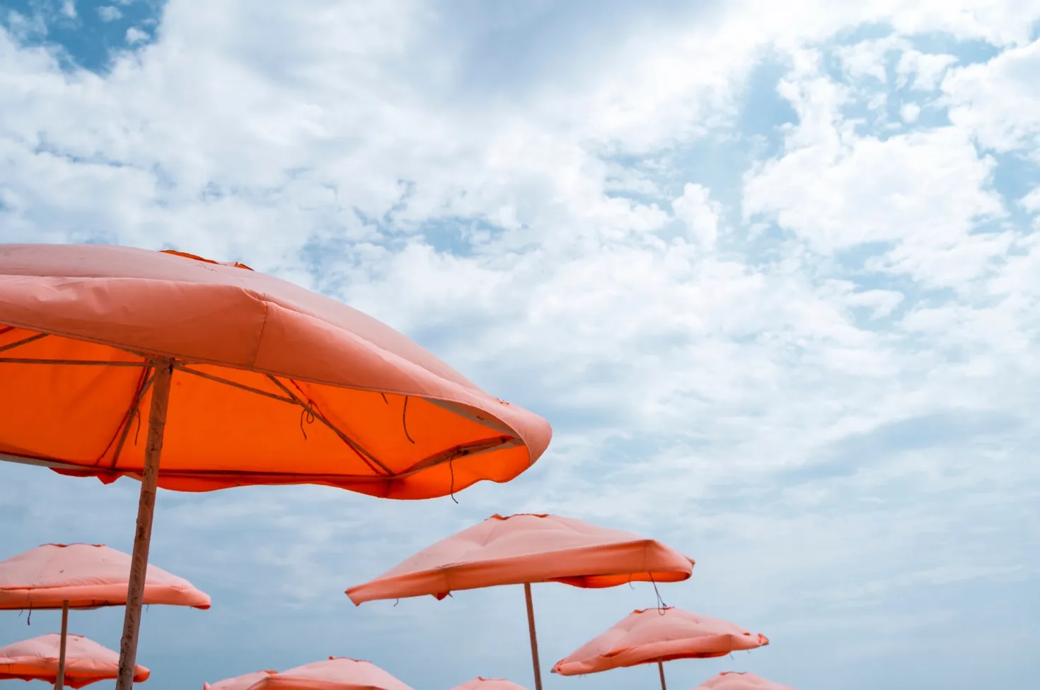 Life.ru снял жаркую обстановку на пляжах Анапы, где в этом году ждут 5 млн туристов