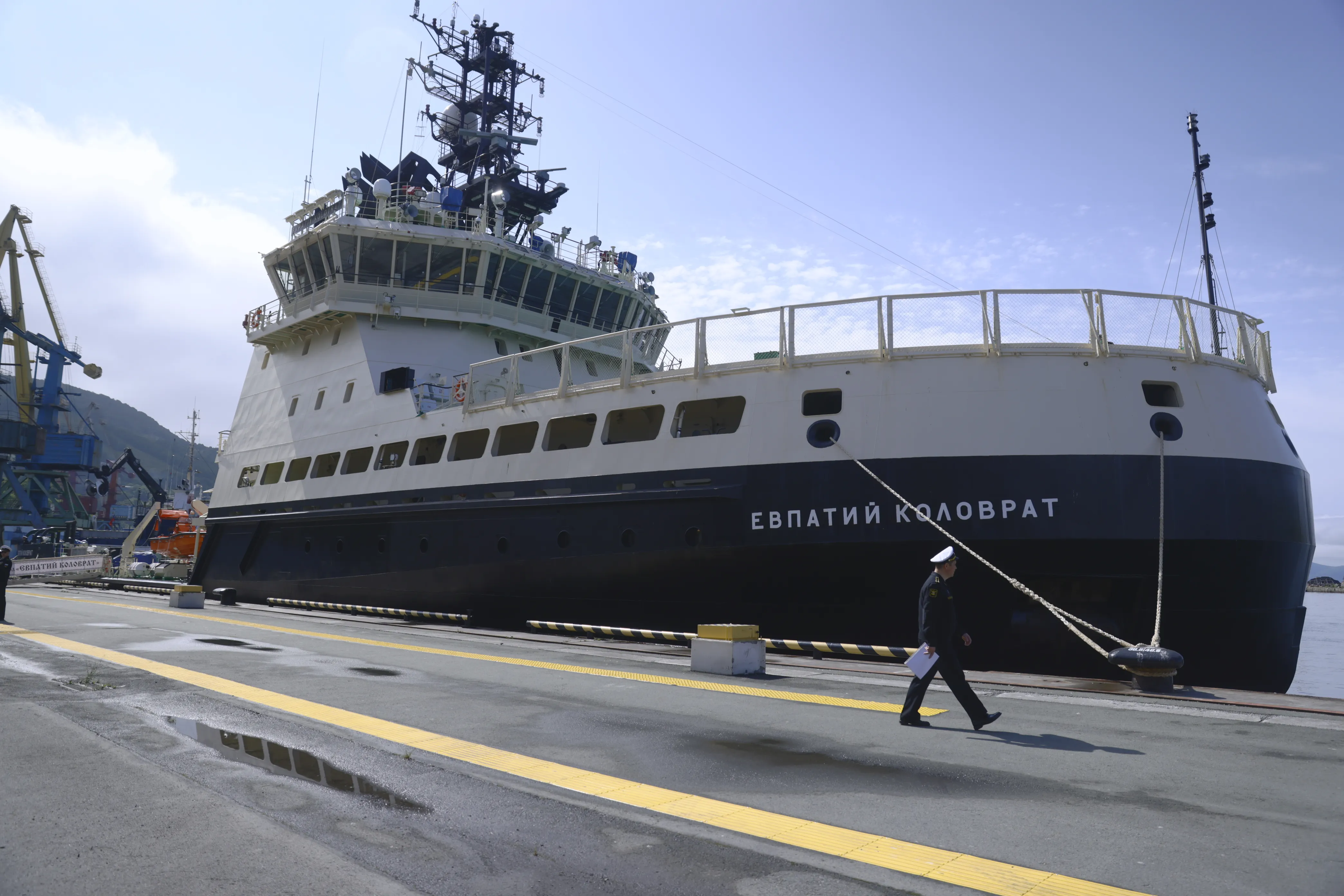 На Камчатке новейший ледокол "Евпатий Коловрат" приняли в состав ВМФ