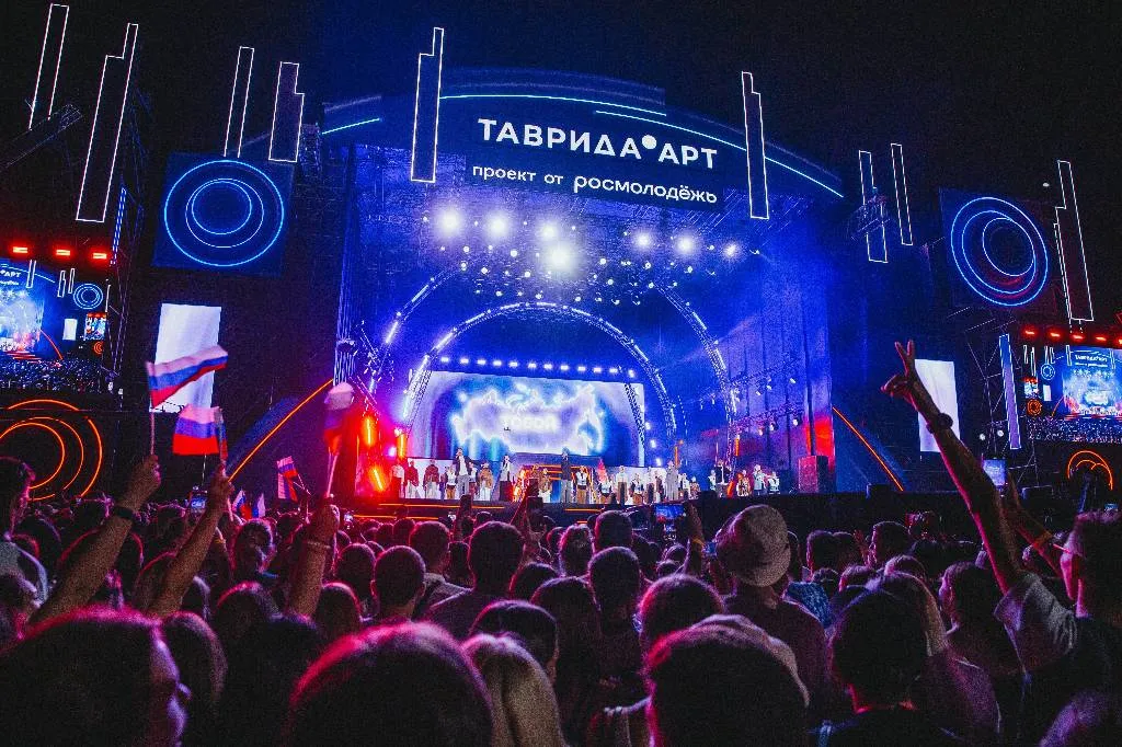 Путин поздравил участников "Таврида.Арт" с открытием фестиваля