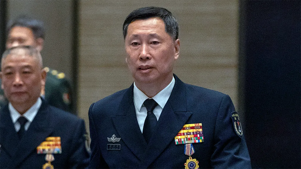 Командующий ВМС Китая прибыл в Россию на парад ВМФ