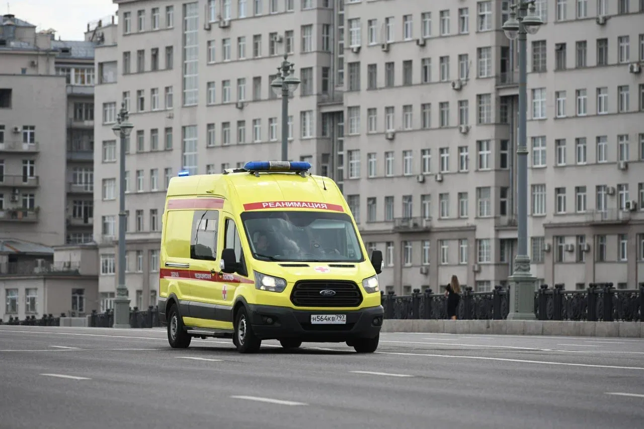 Обнажённое тело девушки нашли под окнами дома в Санкт-Петербурге