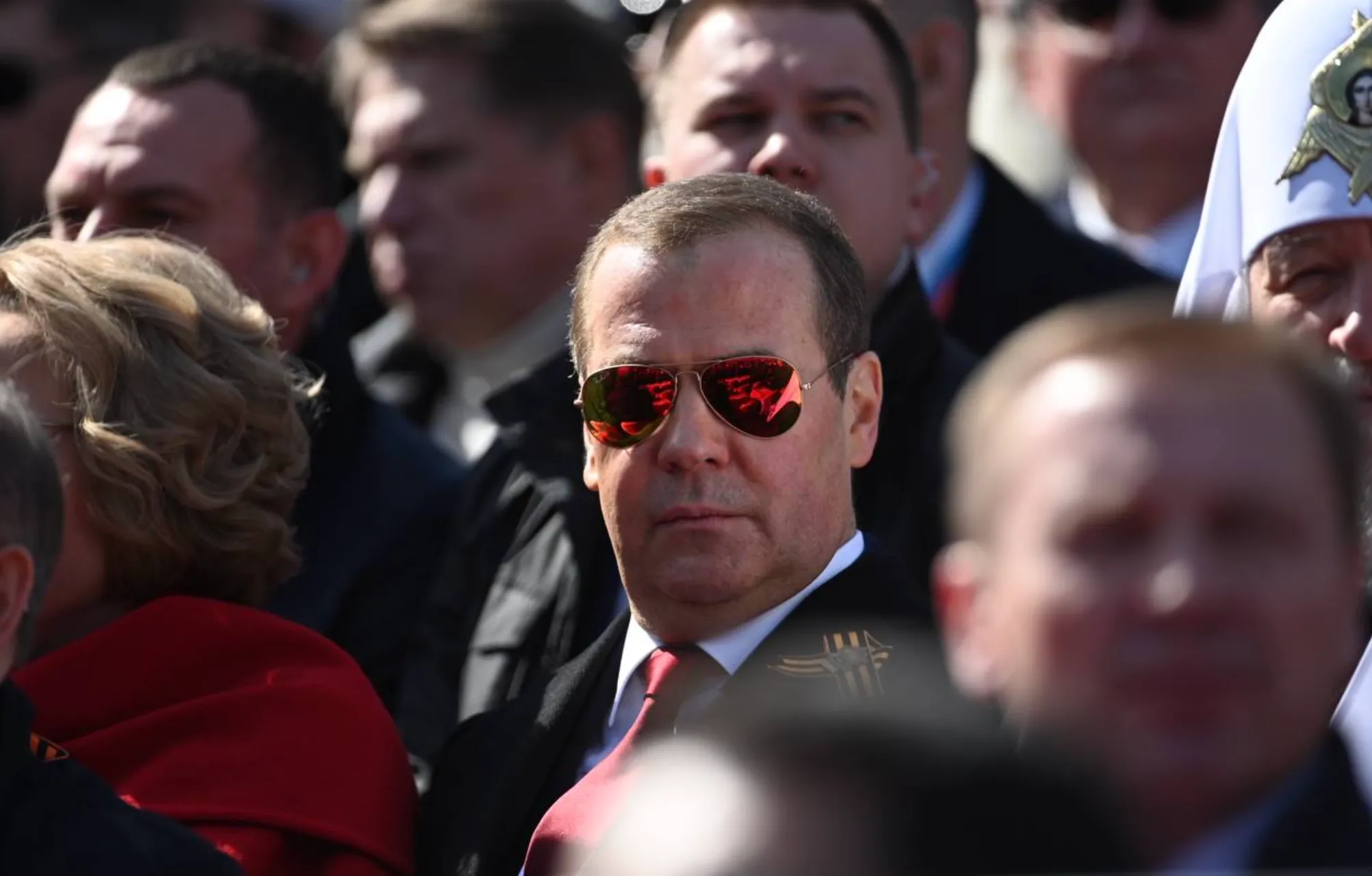 Медведев уверен, что президент США — это просто декорация для deep state