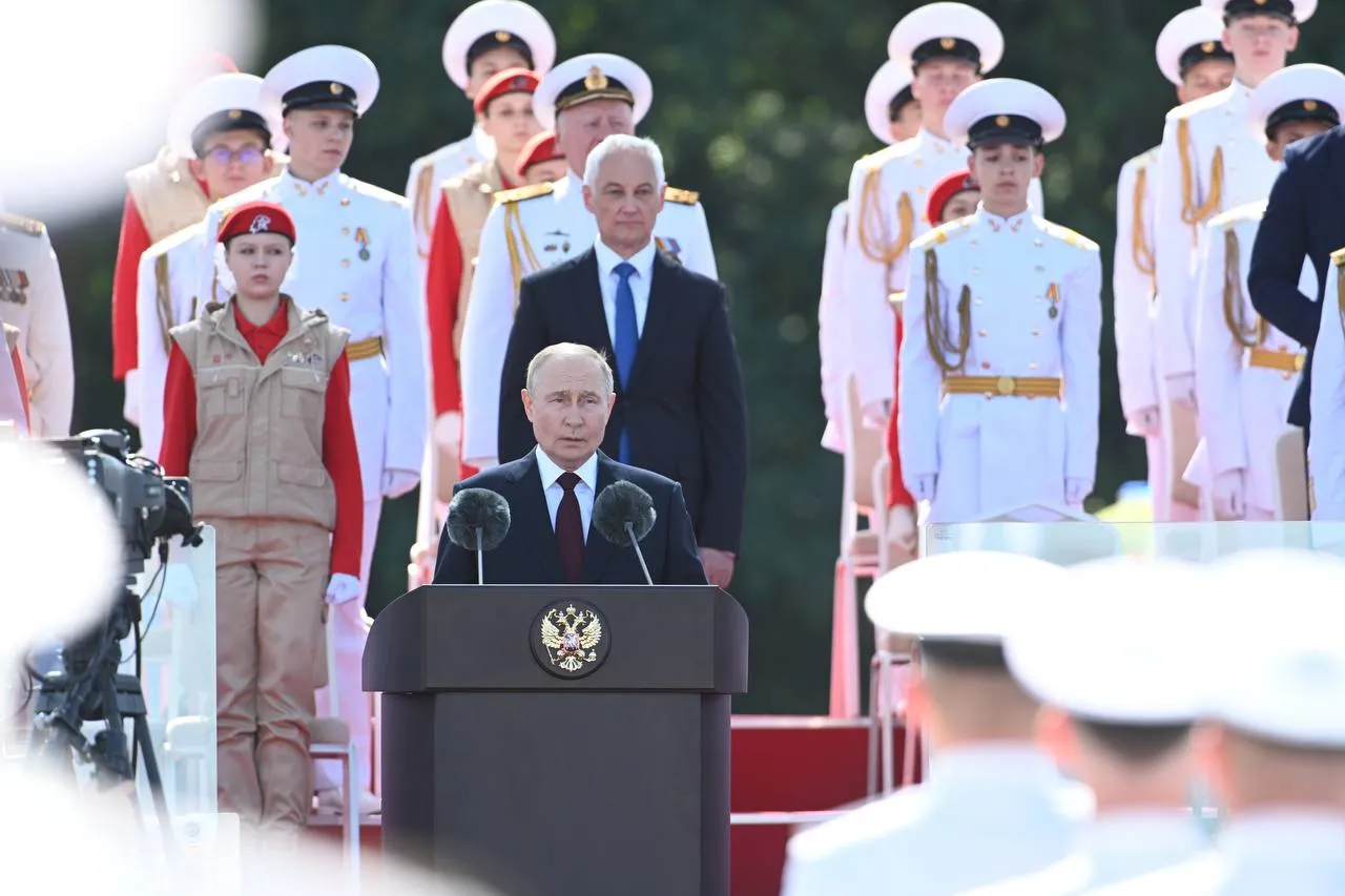 Путин принял участие в открытии памятника адмиралу Ушакову в Петербурге