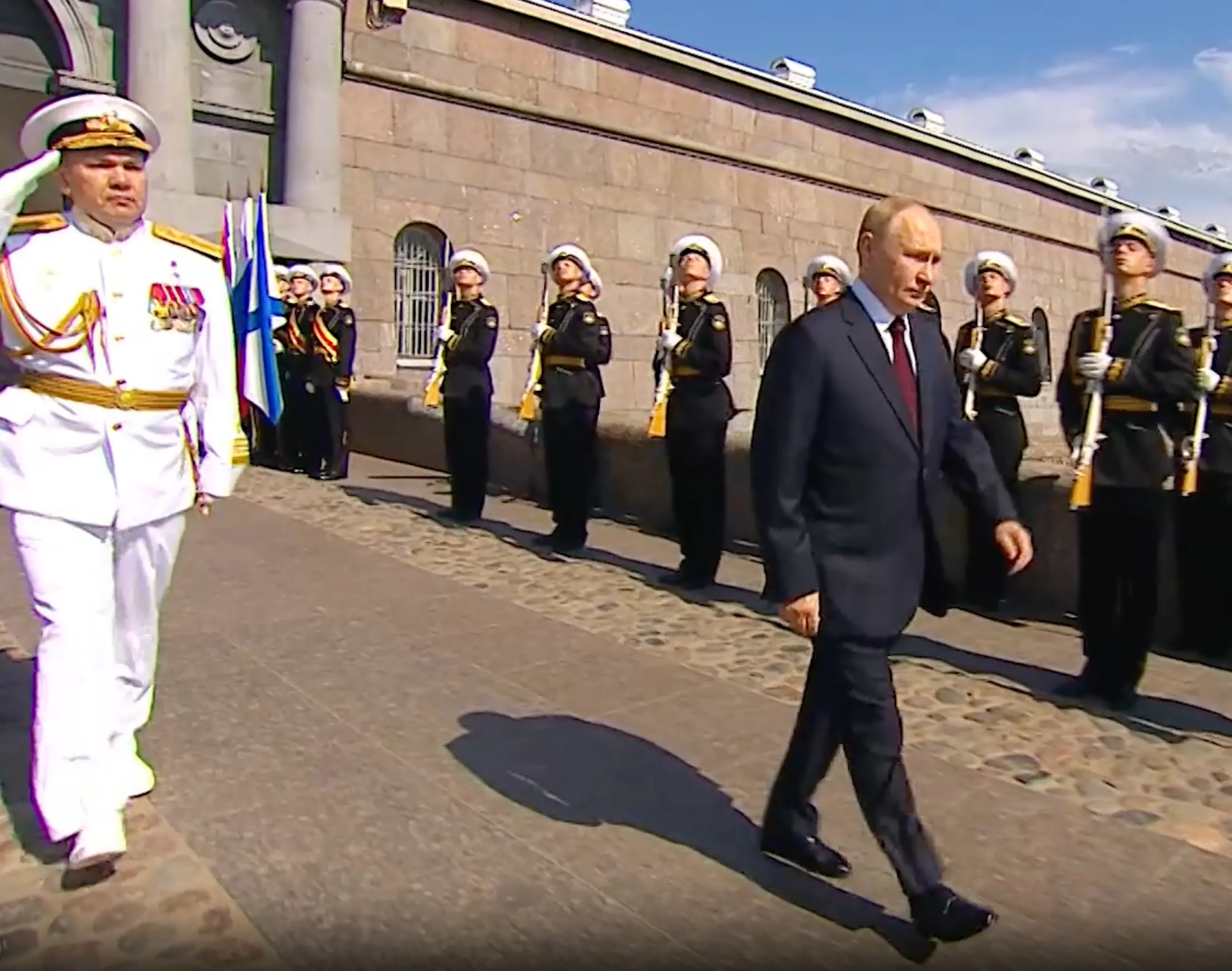 Путин на параде ВМФ выразил особую гордость за Россию – морскую державу