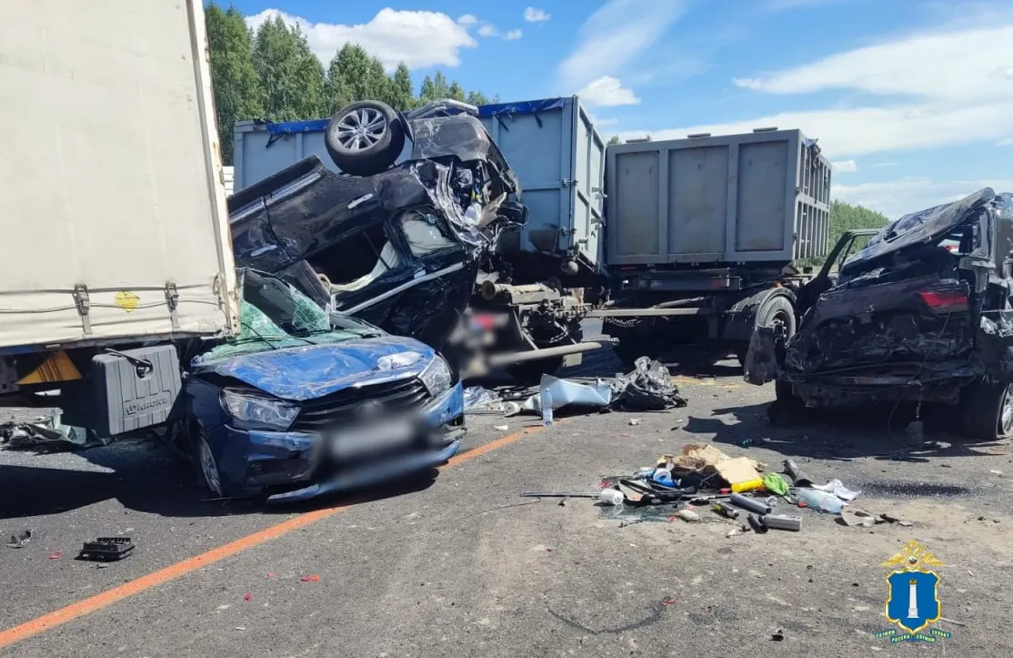 Один человек погиб и 11 пострадали в ДТП с участием 8 машин под Ульяновском