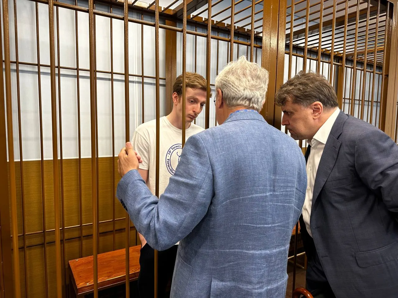 Сына миллиардера Бажаева привезли в суд