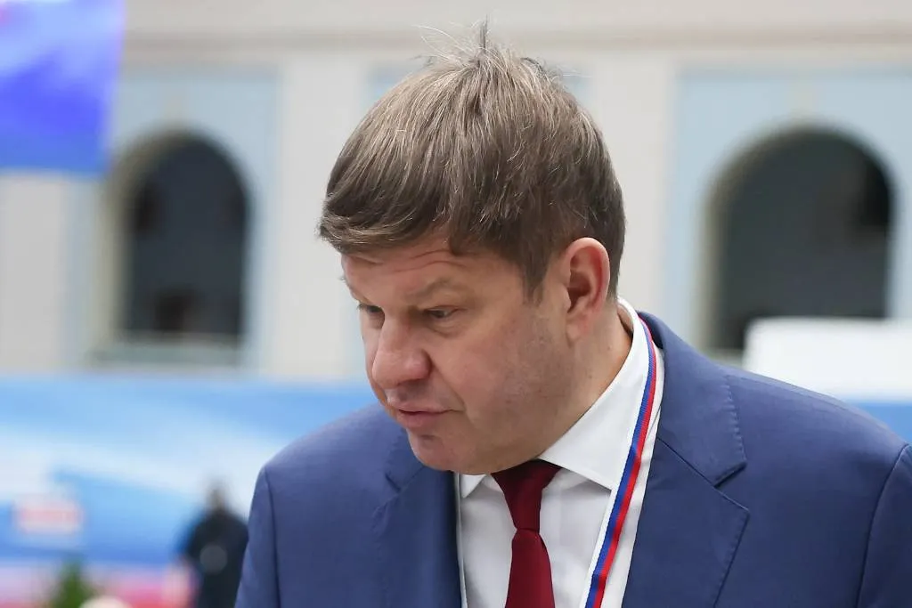 Губерниева попросили не возвращаться в РФ после его слов о 