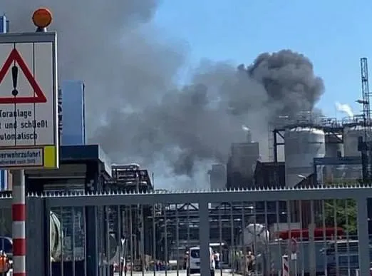 Мощный взрыв прогремел на крупнейшем химическом заводе Германии в Людвигсхафене