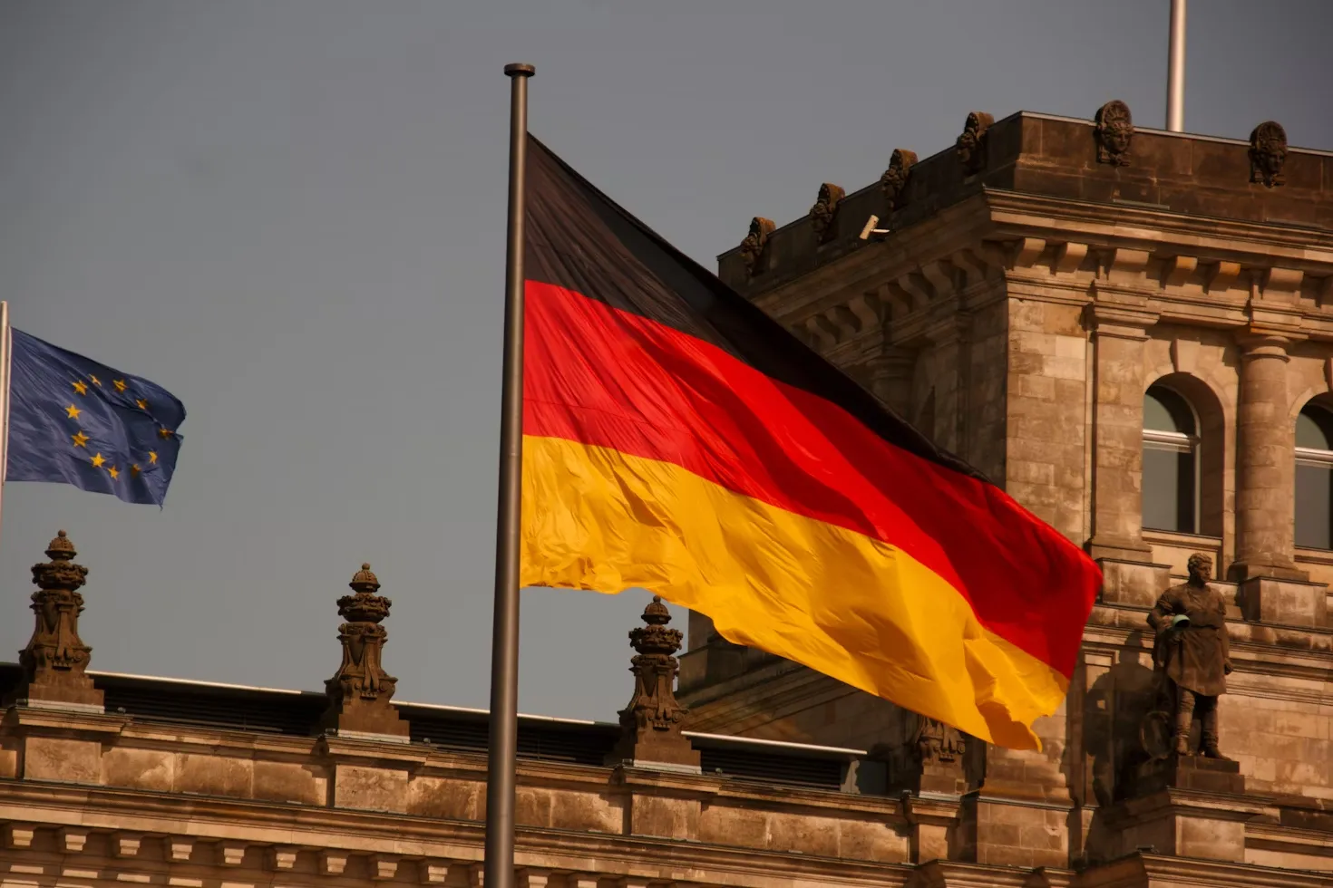 Суд в Германии запретил делать нацистское приветствие левой рукой