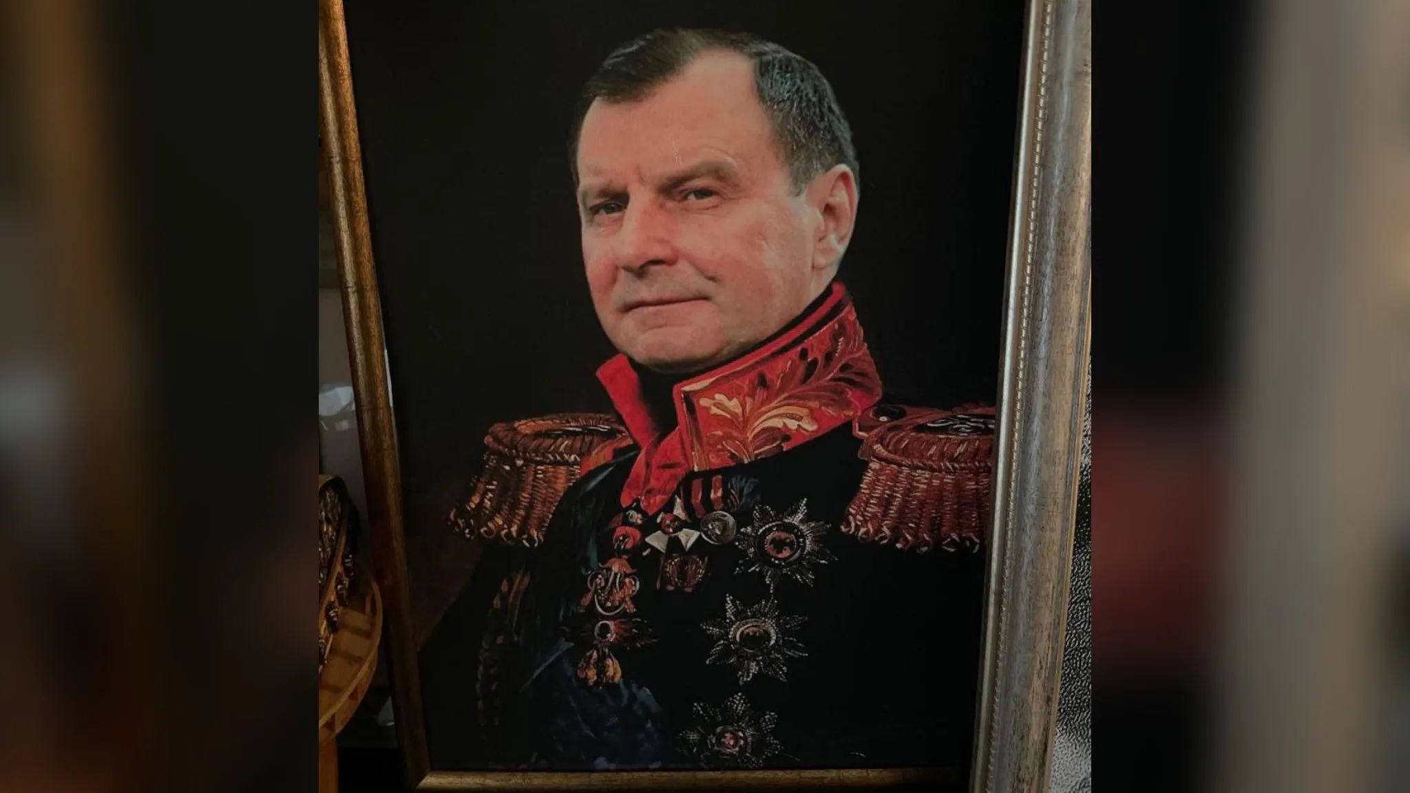 Дома у экс-министра обороны Булгакова нашли множество его парадных портретов