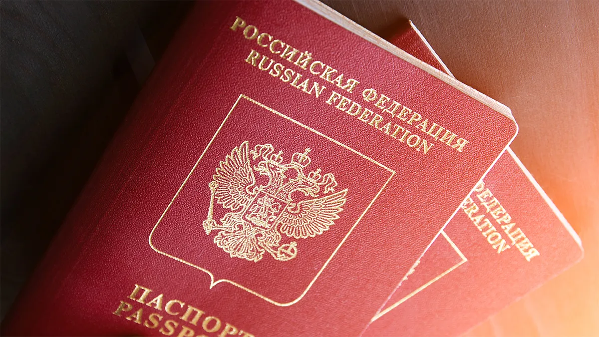 Чехия запретит въезд россиянам с загранпаспортом без биометрии