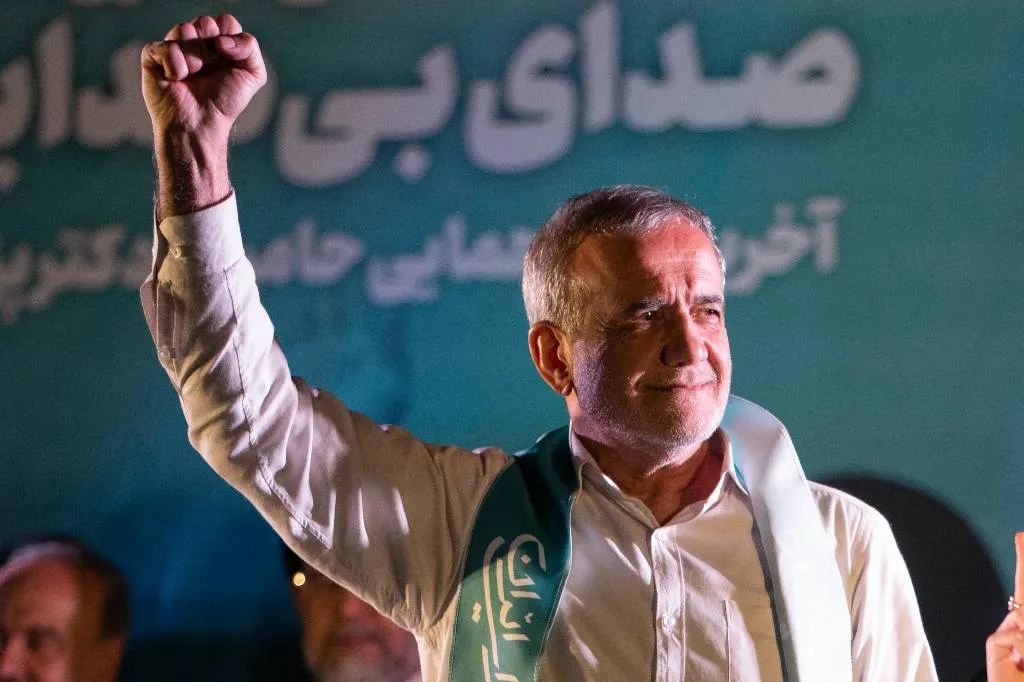 Масуд Пезешкиан лидирует во втором туре президентских выборов в Иране