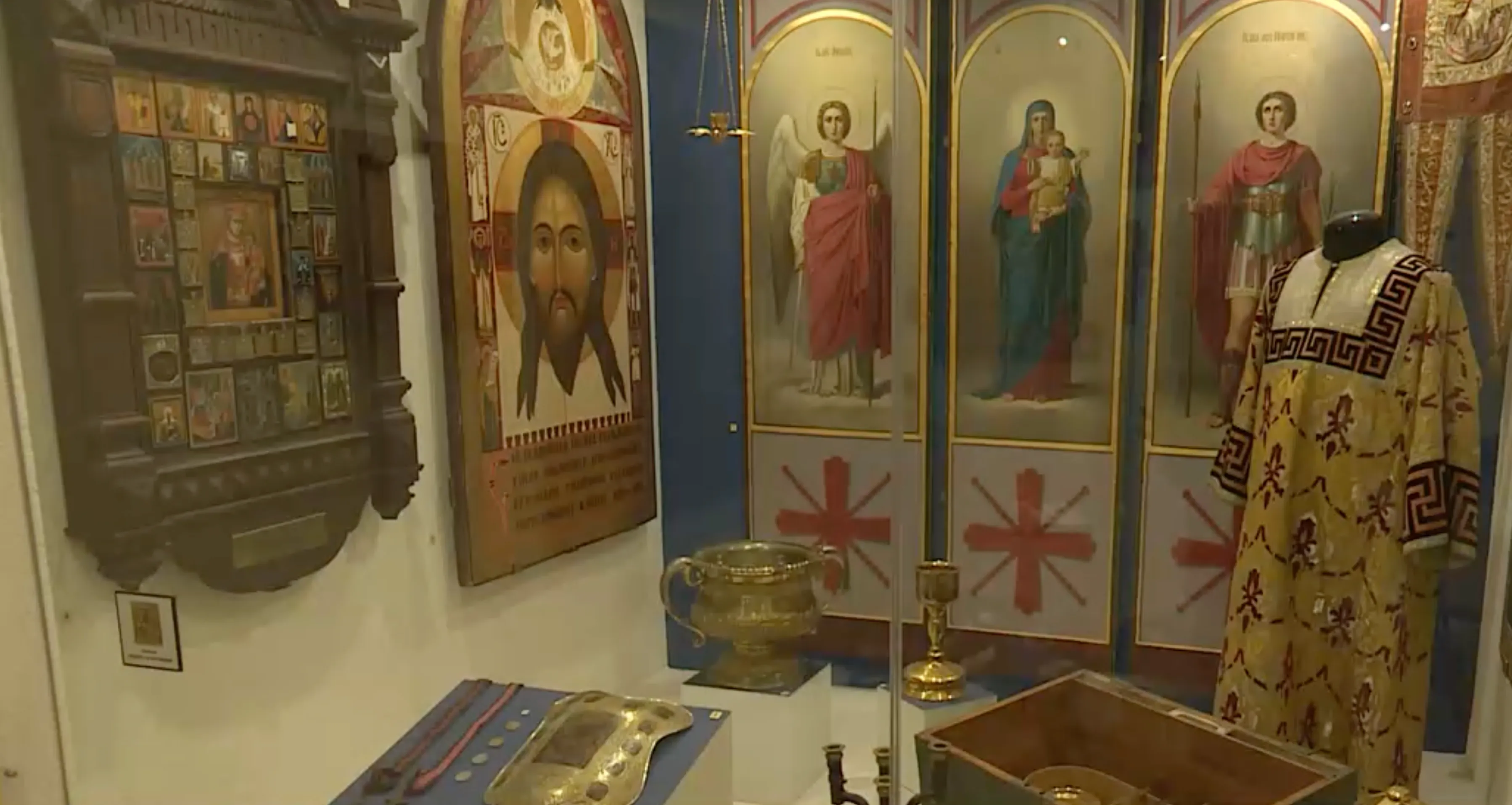 В Государственный музей истории религии передали более 30 экспонатов с зоны СВО