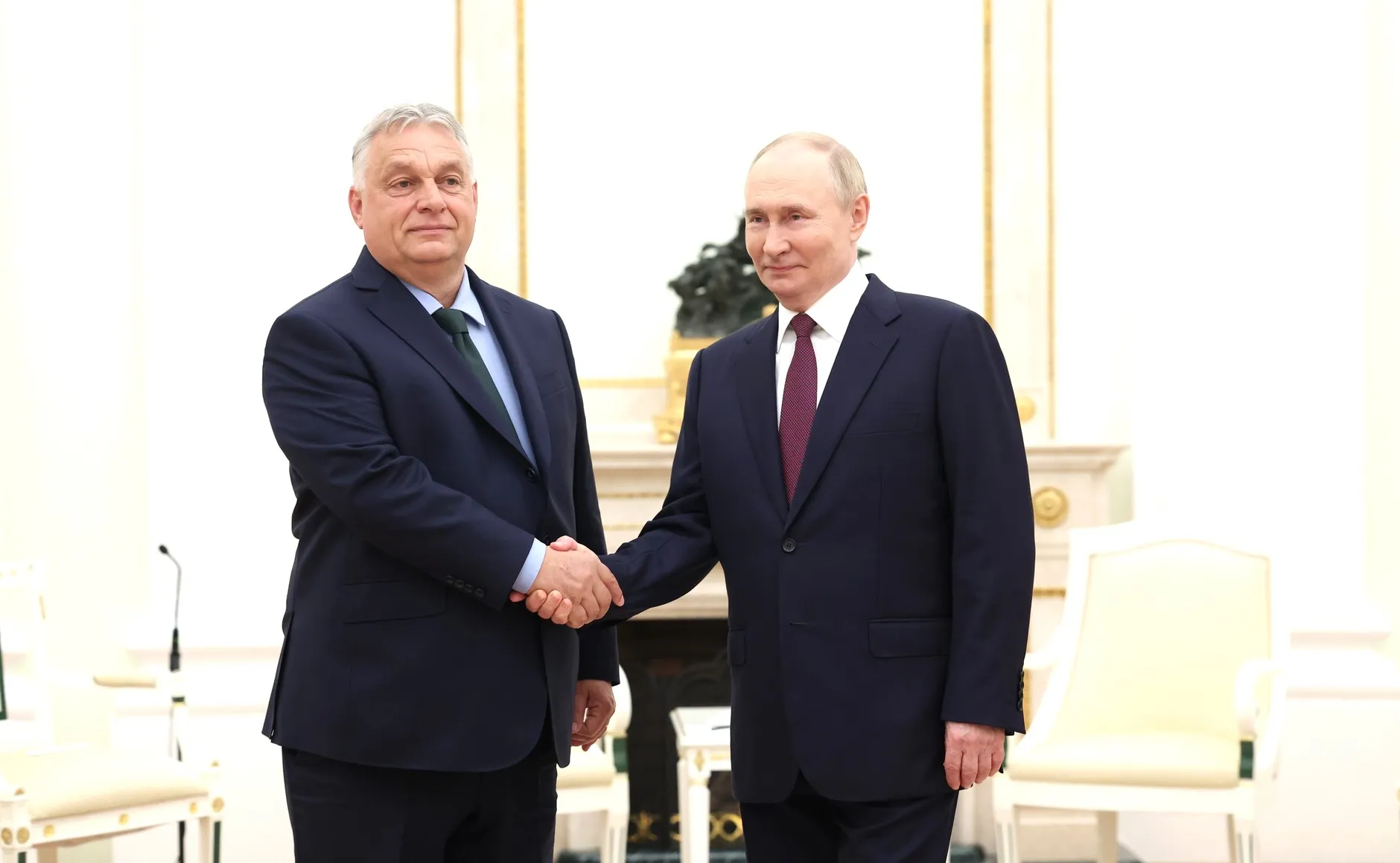 Орбан назвал три вопроса, которые задал Путину на встрече в Москве