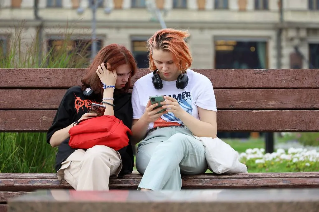 Правозащитник обвинил молодёжь в примитивном использовании русского языка
