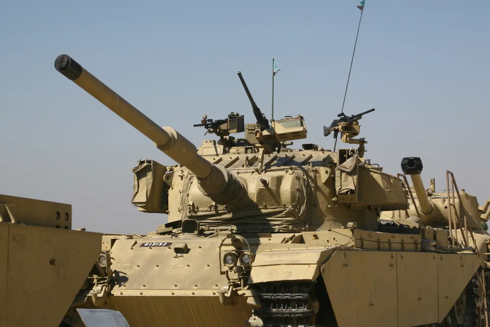 Российских военных на полигонах учат бить по уязвимым местам танков Abrams и Leopard
