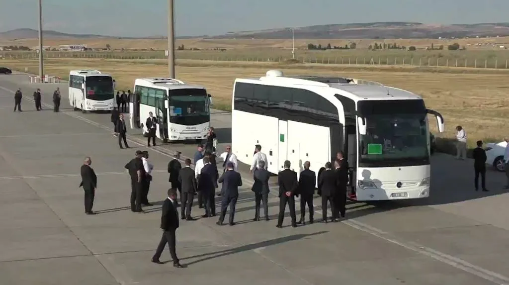 ФСБ показала видео процесса обмена заключённых с Западом в аэропорту Анкары